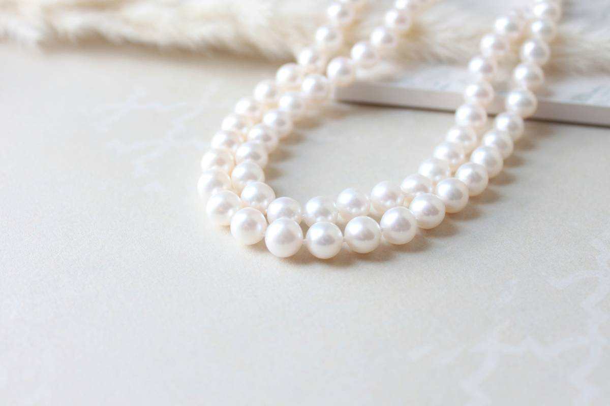 Infographic showing how to match wedding hair accessories with different necklines